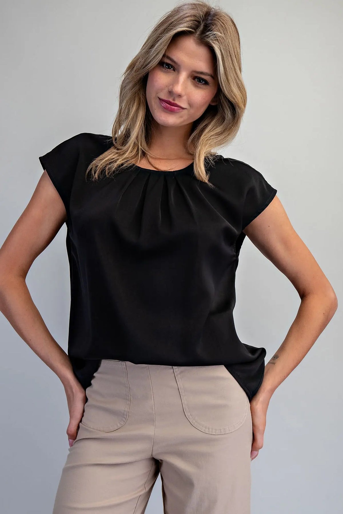 Round Neck Pleated Blous