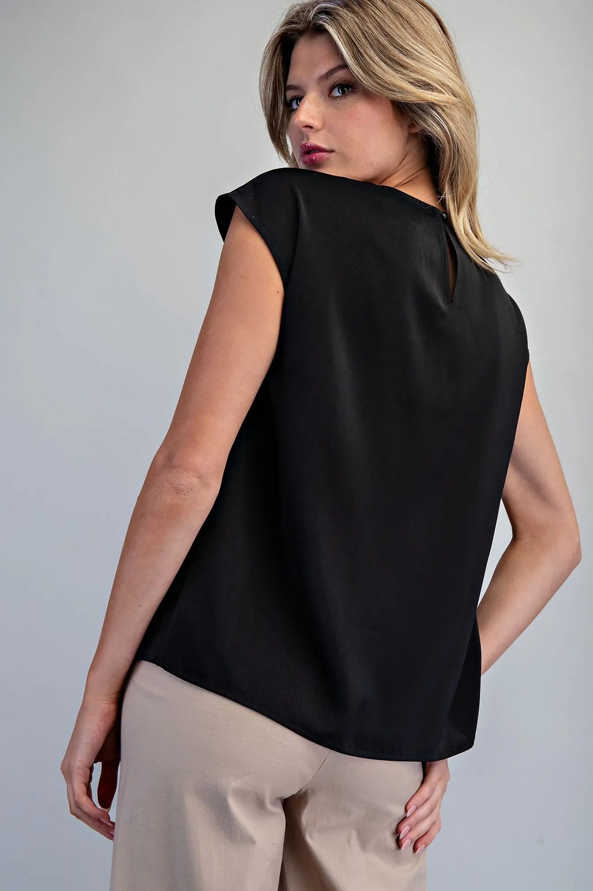 Round Neck Pleated Blous