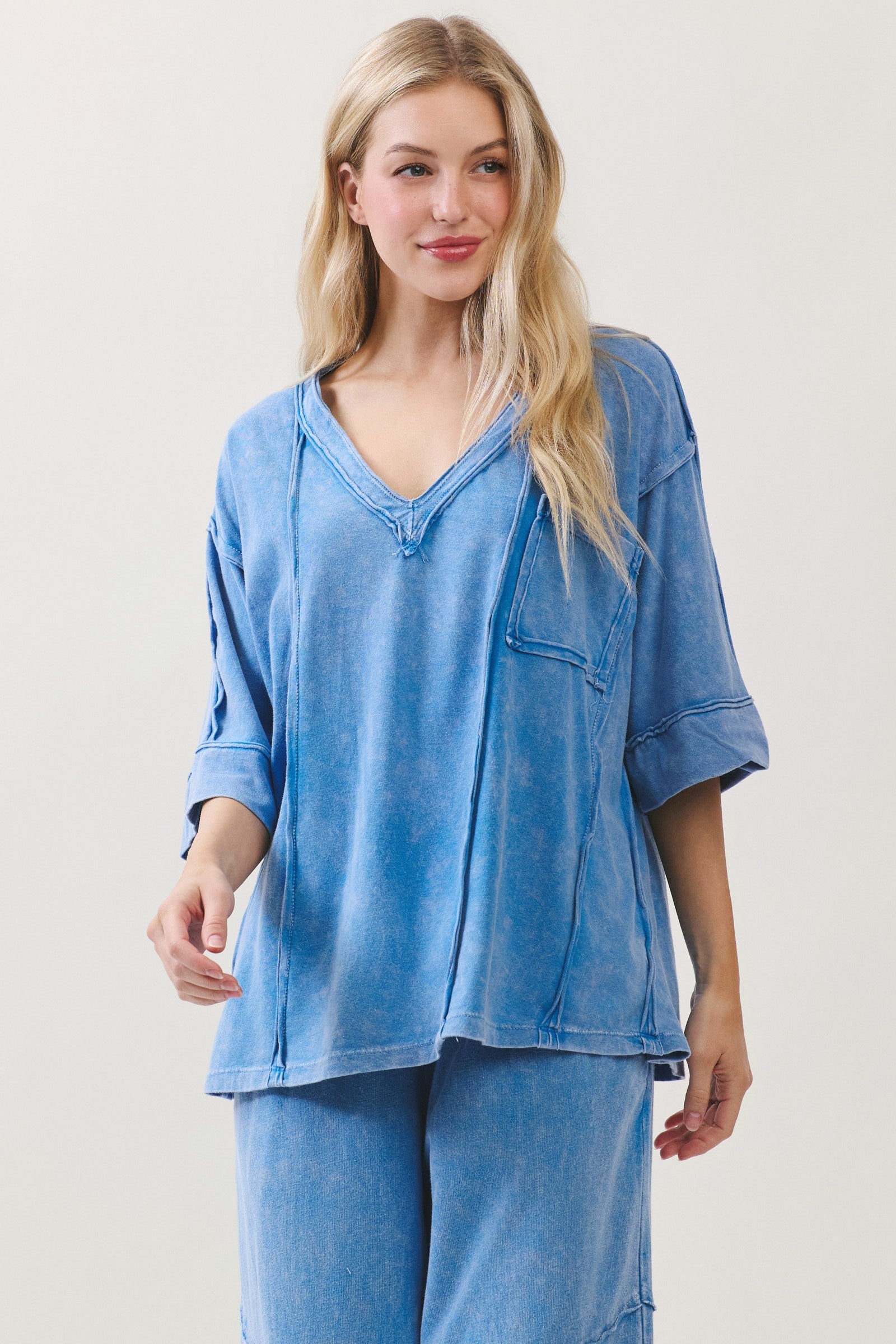 Mineral Wash Raw Detailed Vneck Top