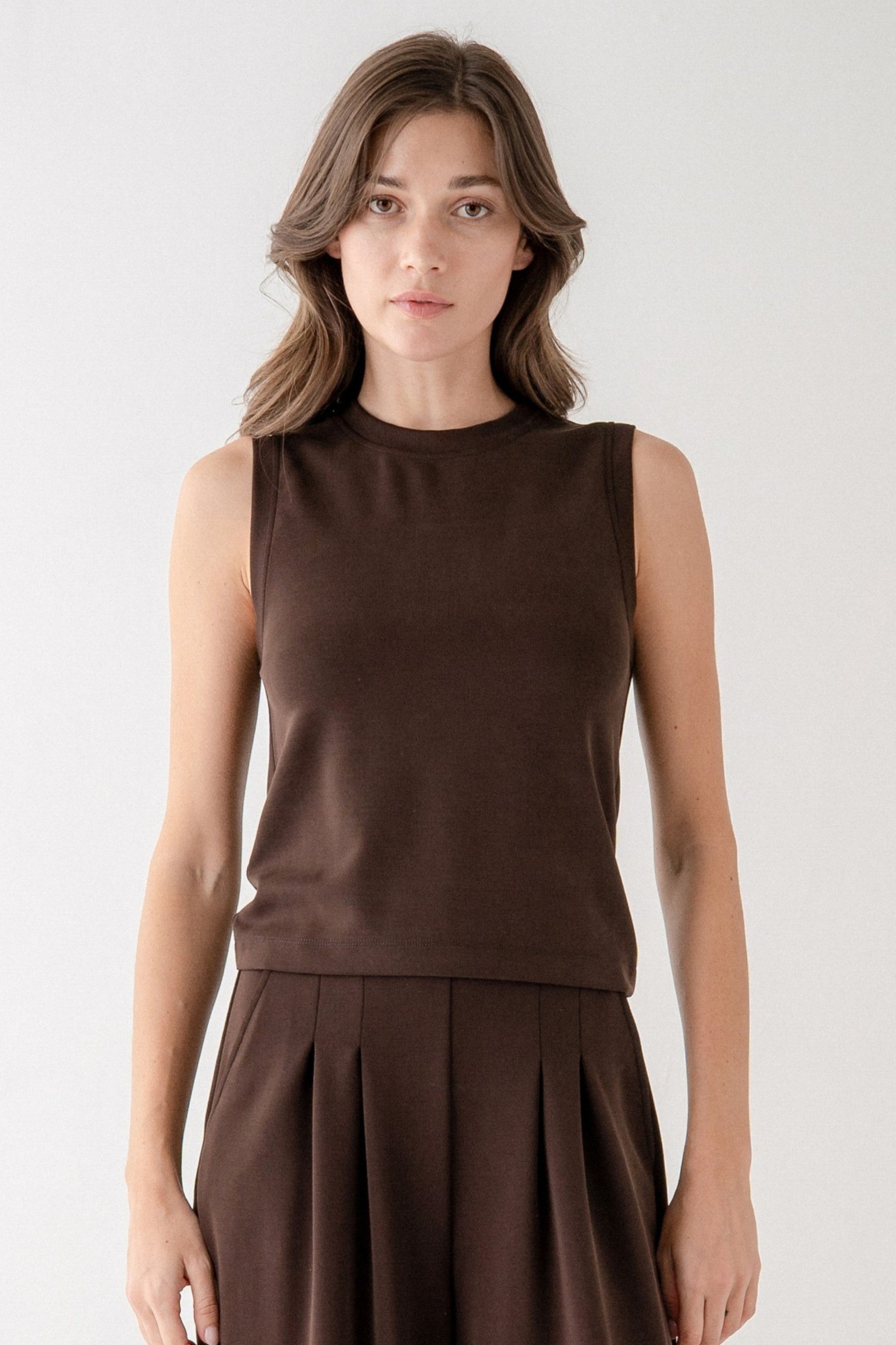 Fitted Crewneck Sleeveless Top- Brown