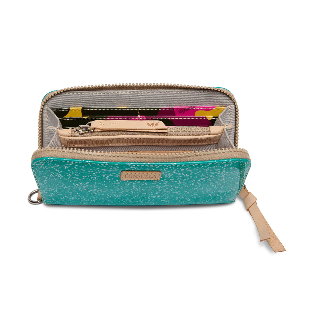 Essential Wallet, Shay