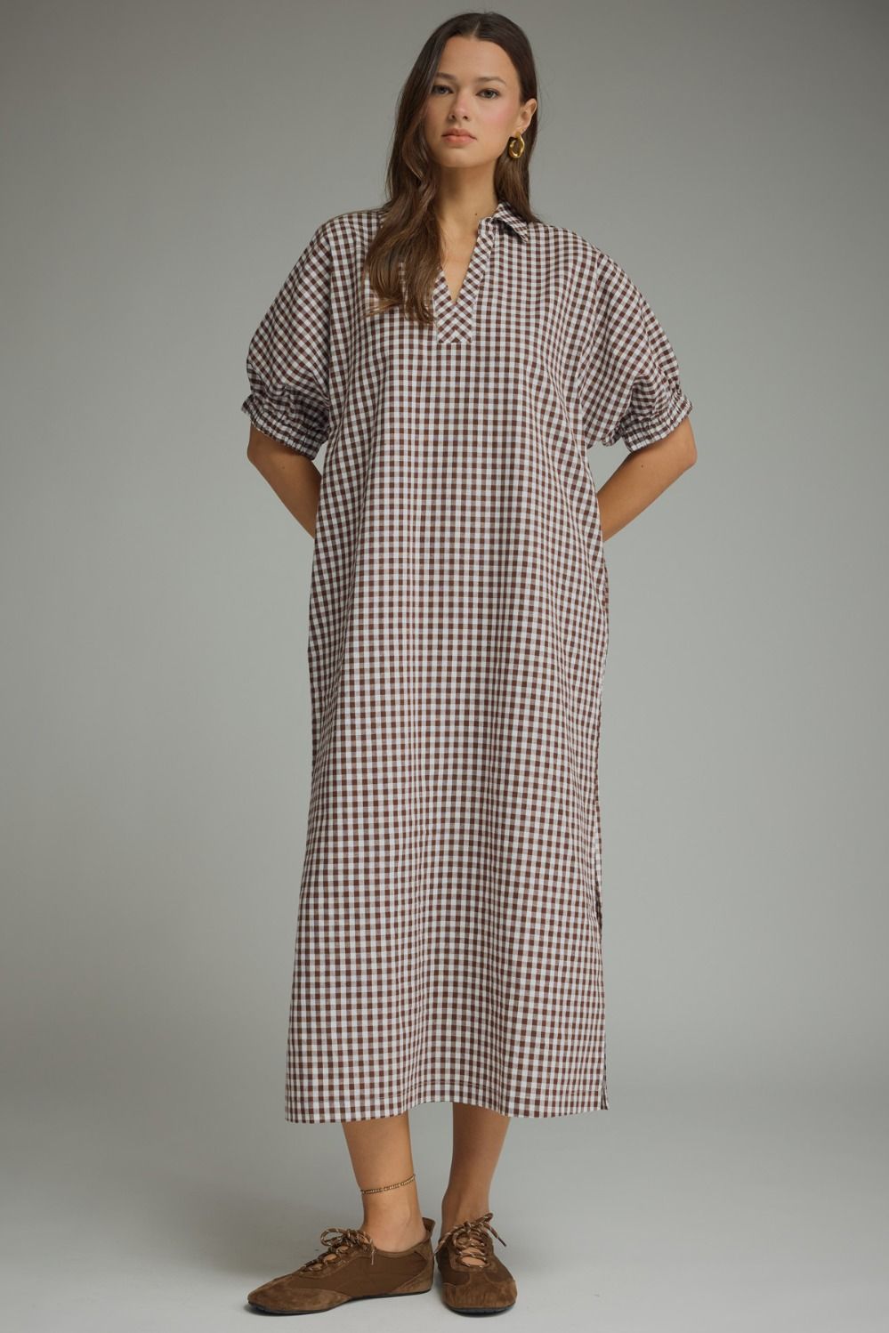 Gingham collared V-neck short puff sleeve midi dress